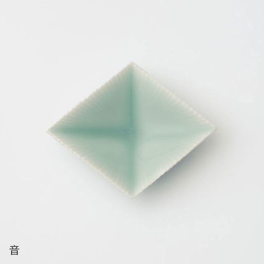 【鍋島虎仙窯】青磁豆皿　音　＃入荷予定 10月末 ごろ