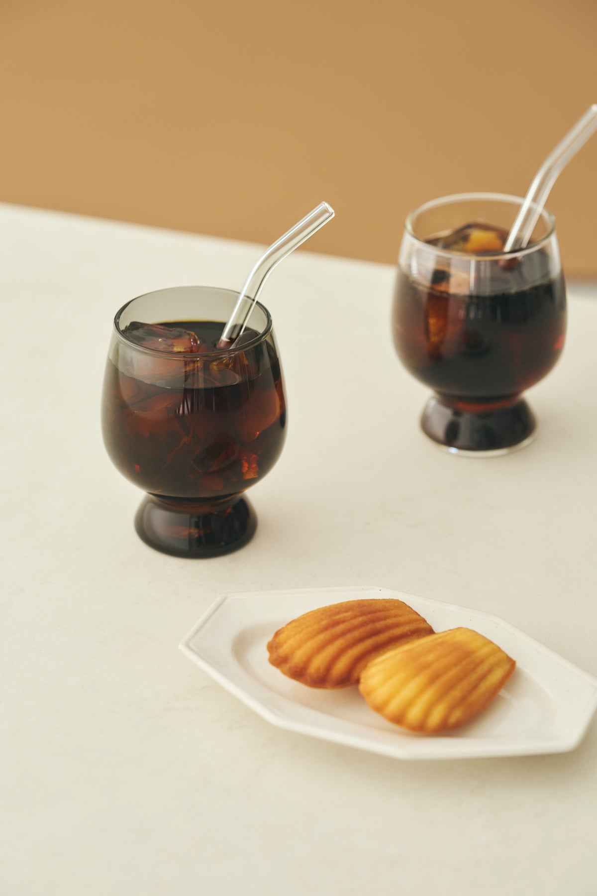 MOHEIMのゴブレットと焼き菓子で楽しむコーヒーの時間