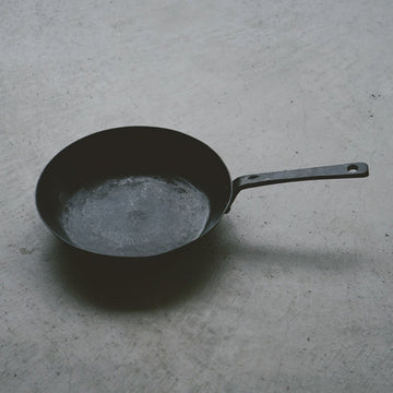 【野鍛冶やまご】ちょっと深めの鉄フライパン 22cm